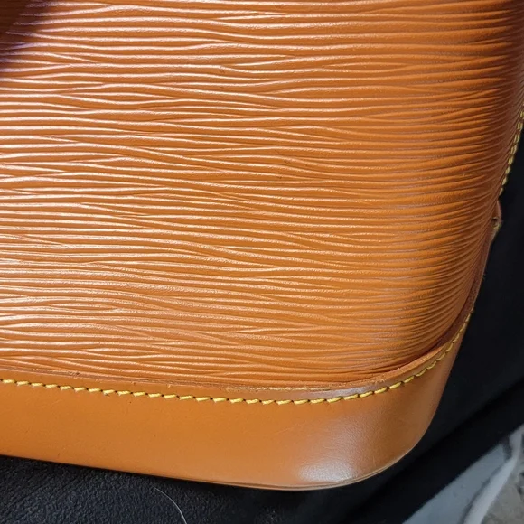 EUC Authentic Louis Vuitton Alma MM Brown Epi w/ extendable Strap - Picture 16 of 16